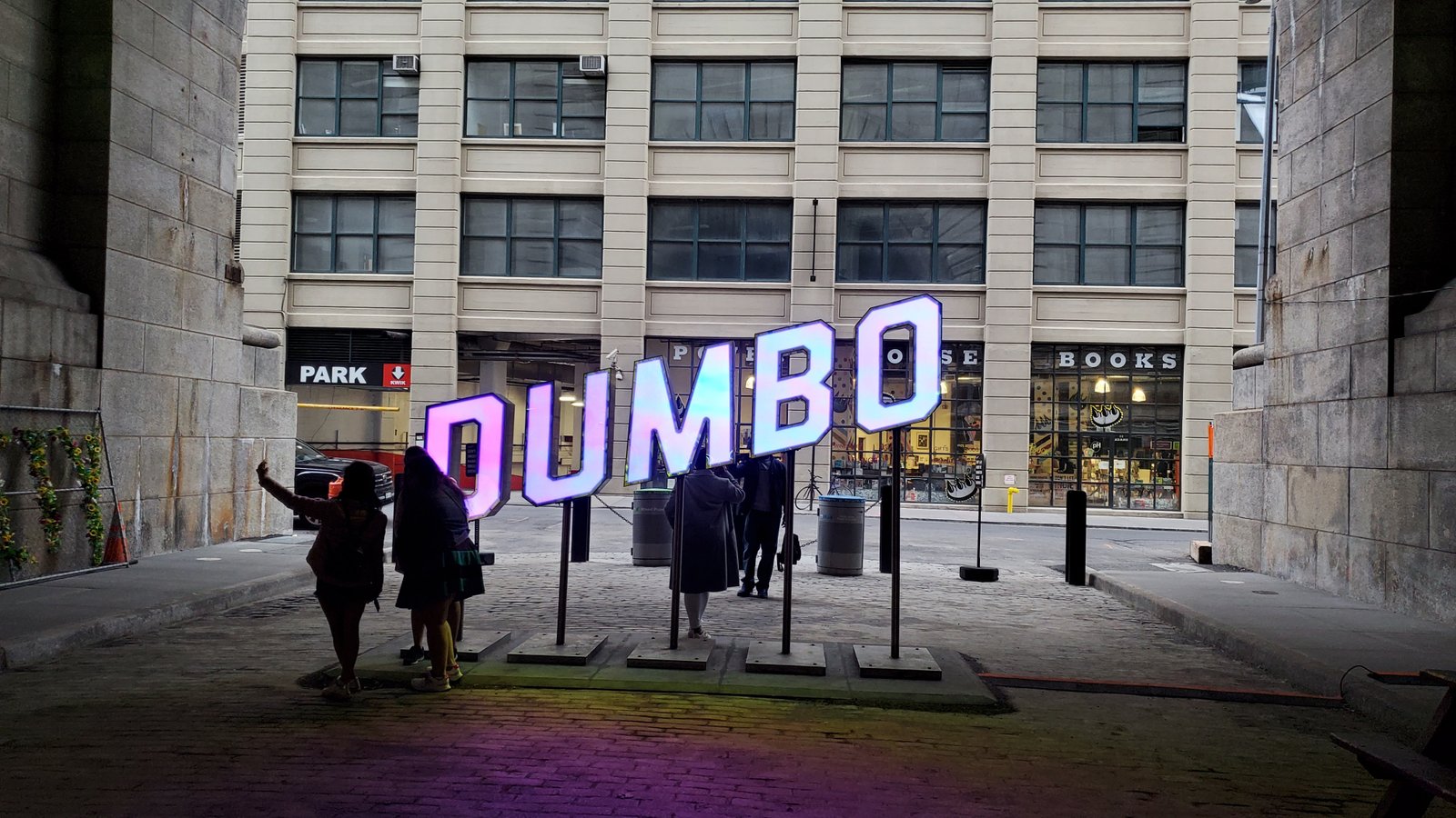DUMBO Reflector Hover