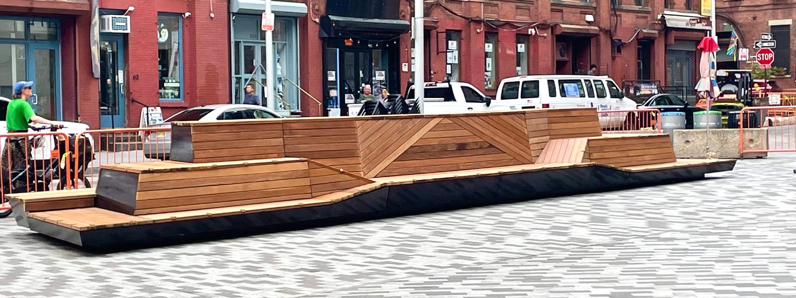 DUMBO BENCHES Hover